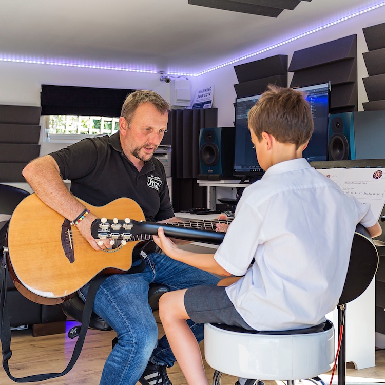 Guitar Lessons Stoneleigh Teacher - Paul Davies