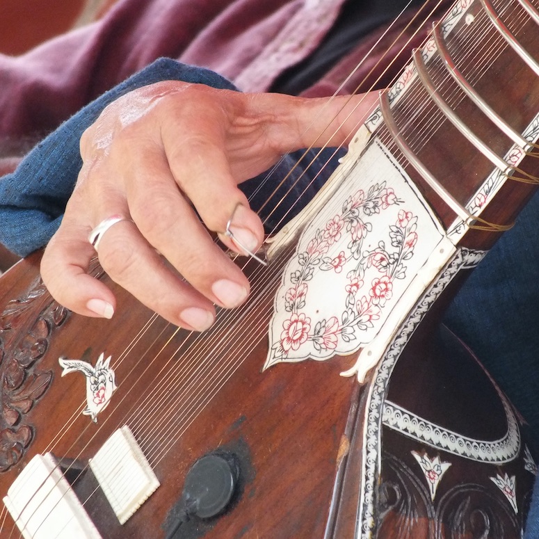 Sitar Lessons London Teacher - Tommy Khosla