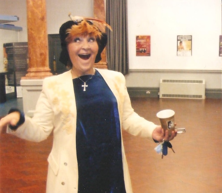 Singing Lessons Swindon Teacher - Veronica Wakeling