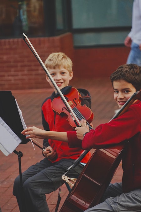 Child playing the violin