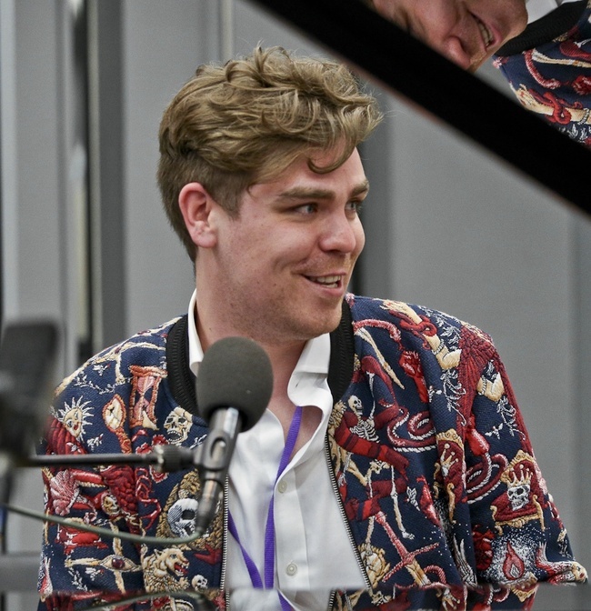 Zoom Singing Lessons Teacher - Angus Munro